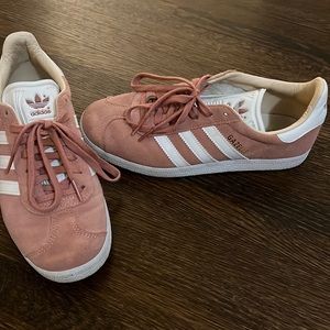 Adidas Gazelle women’s pink sneaker